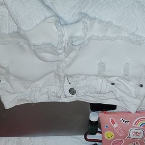 Super cute white shorts